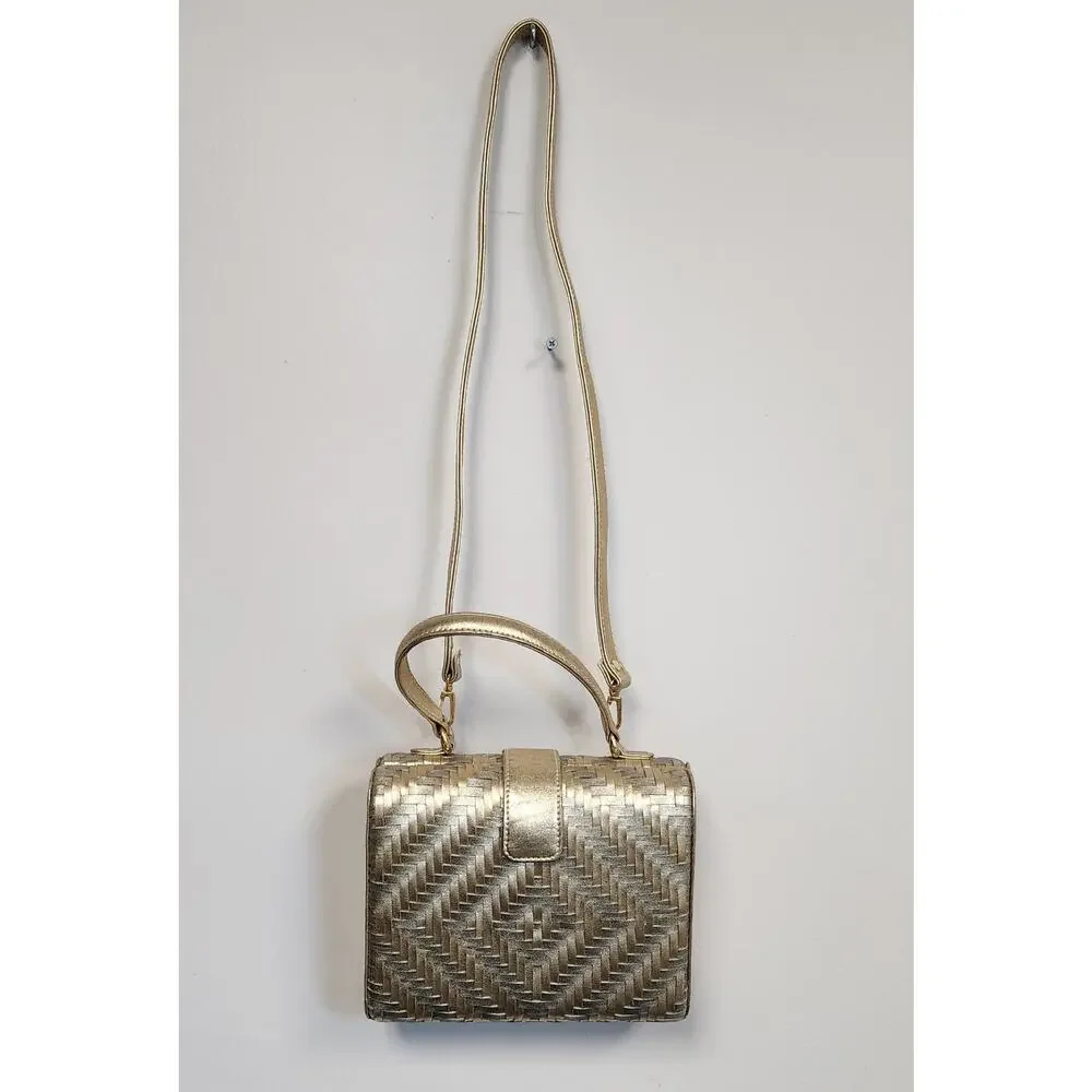 Gold Coast Gold/Metalic Woven Leather Design - Picture 2 of 10